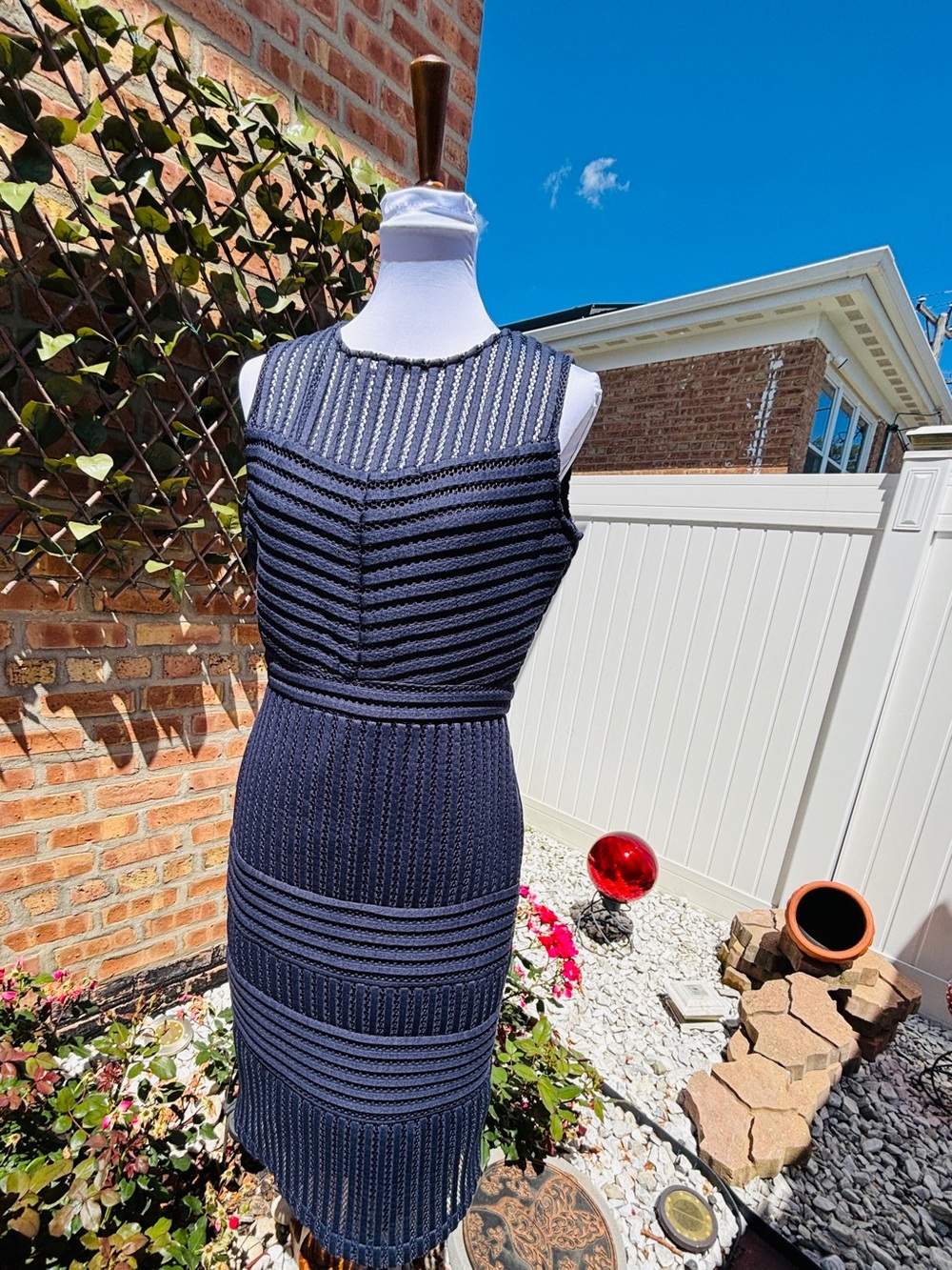 J Taylor Navy Lace Sheath Dress Illusion Neck Gold Zip Size 10 - Picture 3 of 8